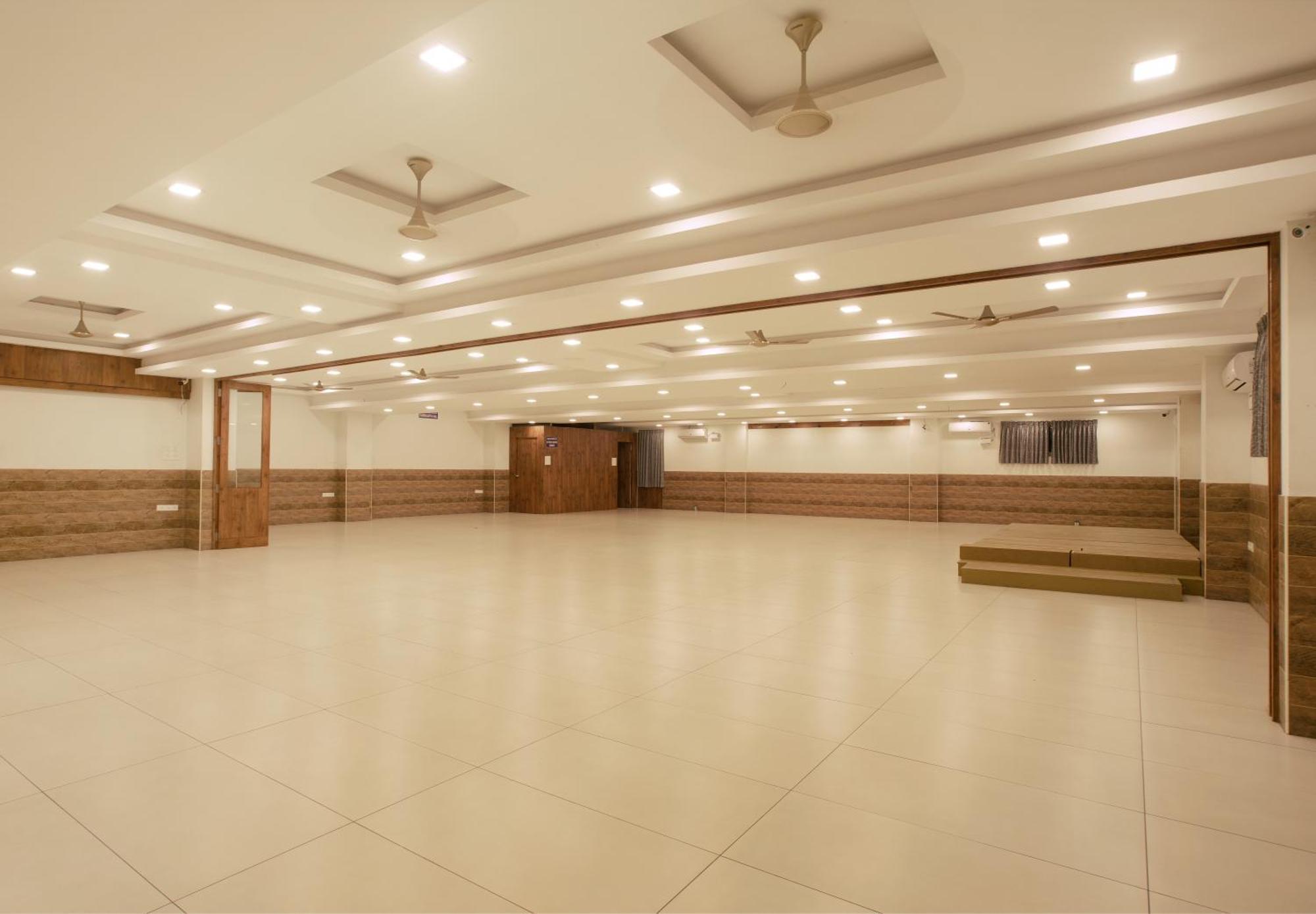 Manjhi Residency Hotell Tiruchirappalli Exteriör bild