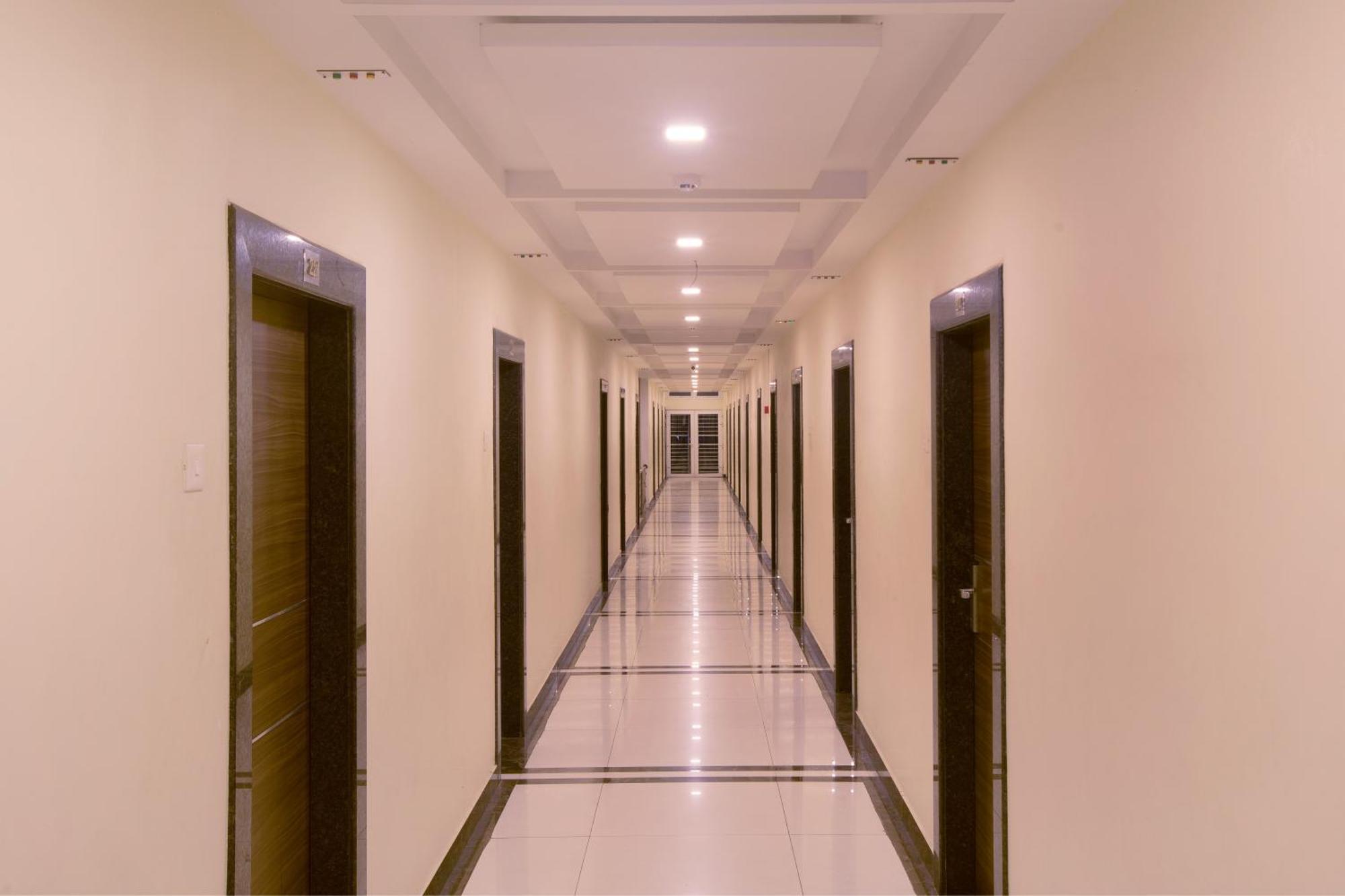 Manjhi Residency Hotell Tiruchirappalli Exteriör bild