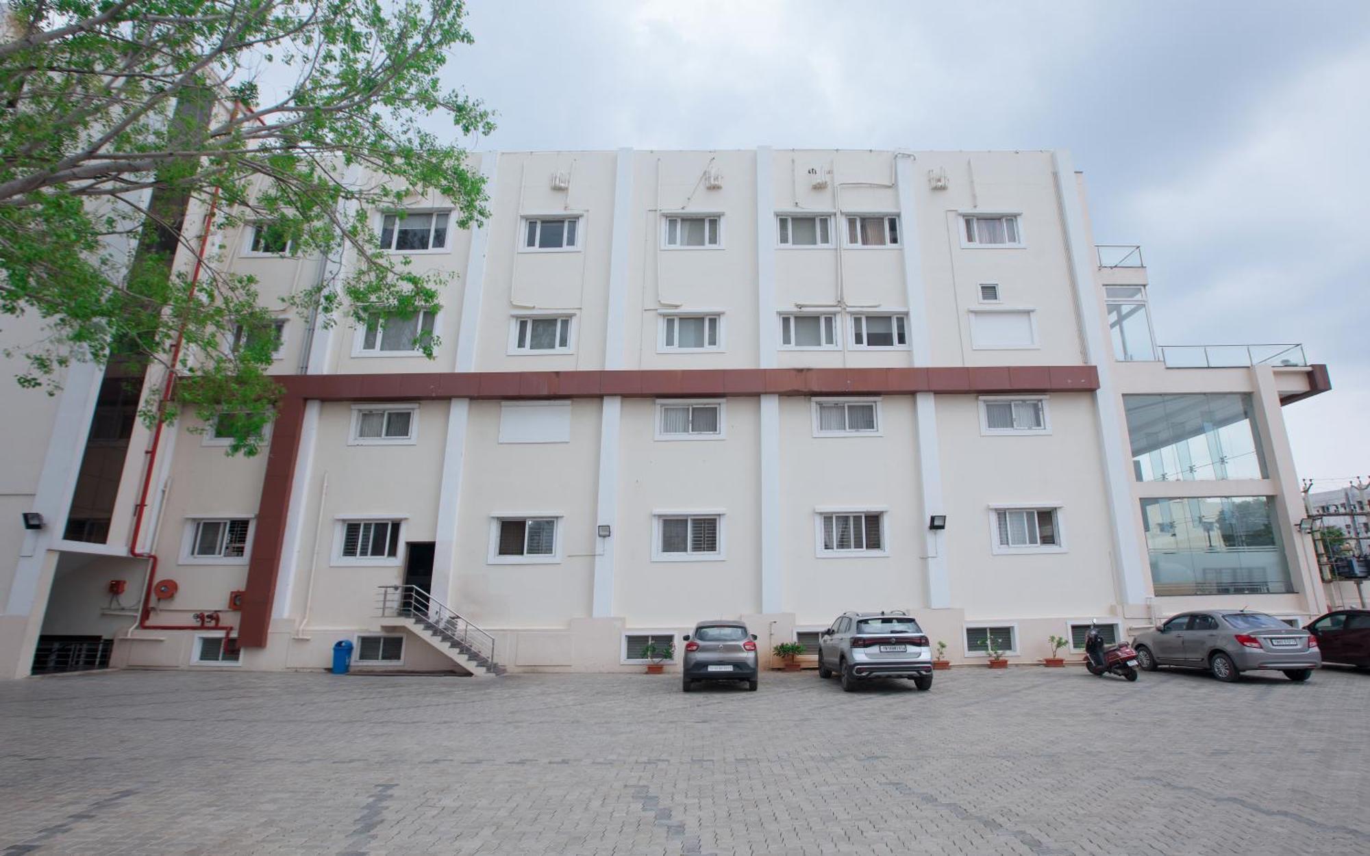 Manjhi Residency Hotell Tiruchirappalli Exteriör bild