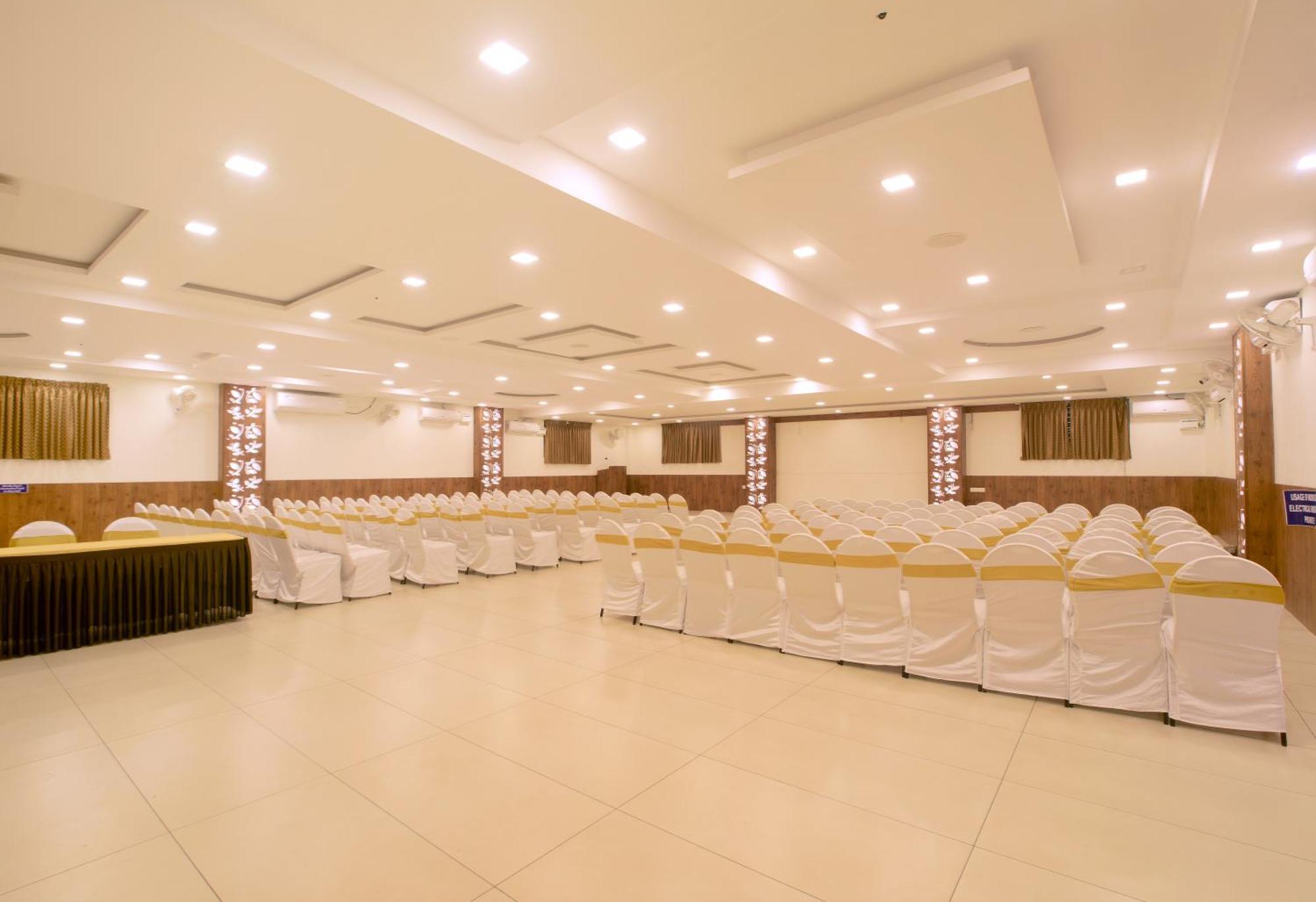 Manjhi Residency Hotell Tiruchirappalli Exteriör bild