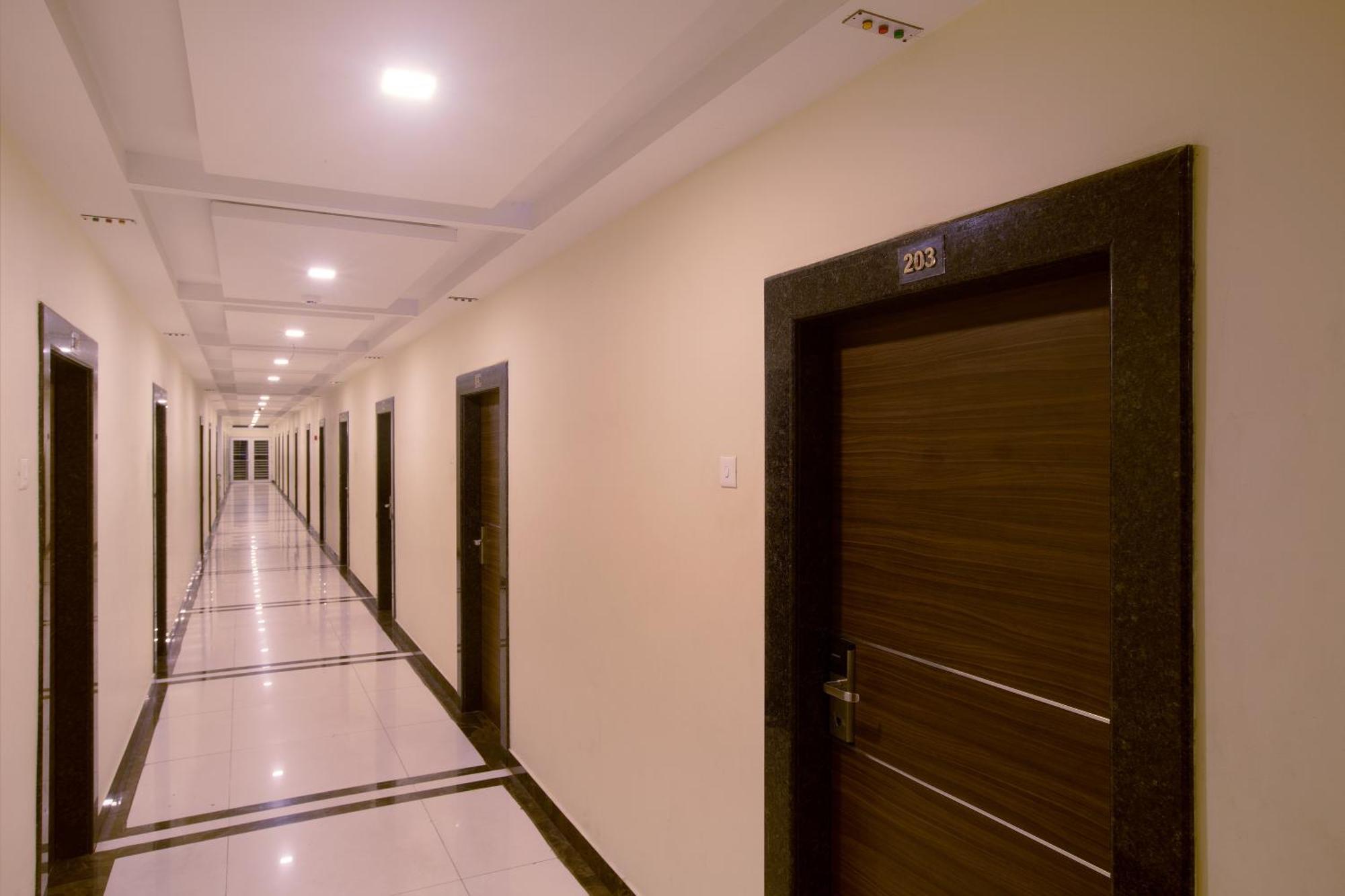Manjhi Residency Hotell Tiruchirappalli Exteriör bild