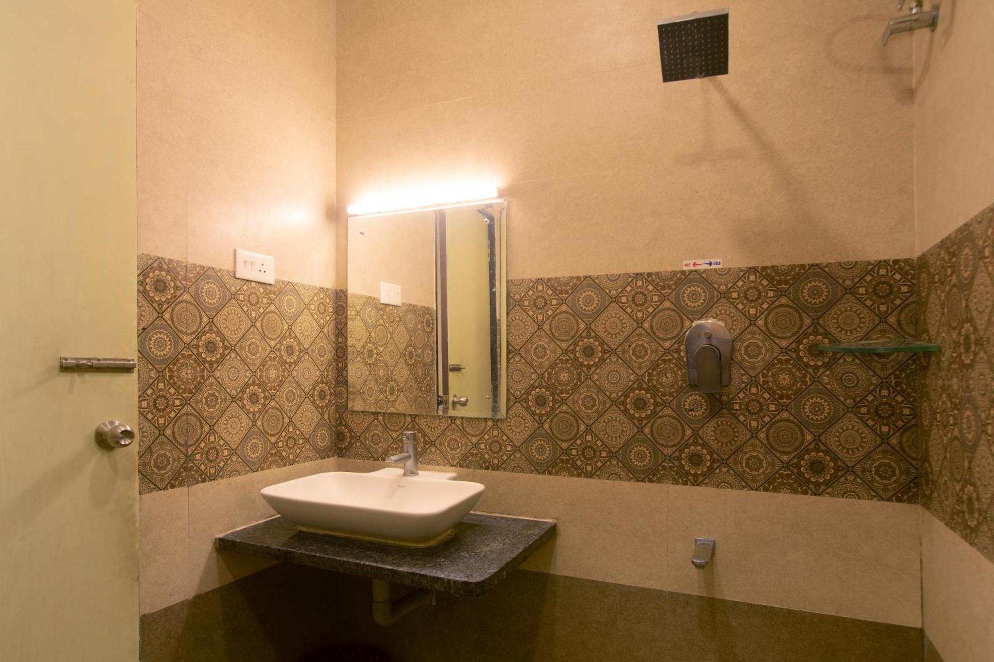Manjhi Residency Hotell Tiruchirappalli Exteriör bild