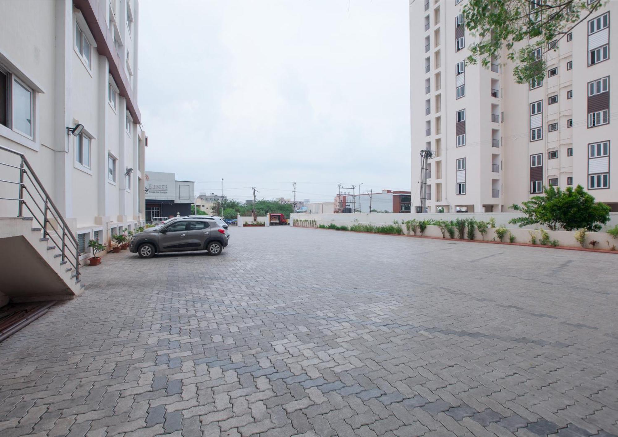 Manjhi Residency Hotell Tiruchirappalli Exteriör bild