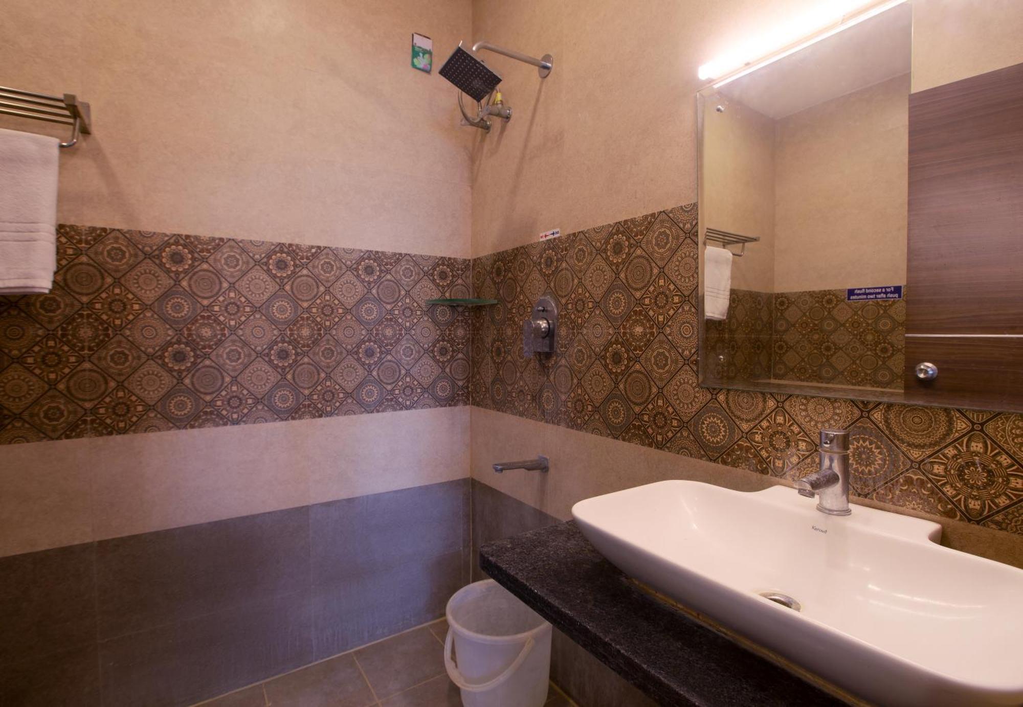 Manjhi Residency Hotell Tiruchirappalli Exteriör bild